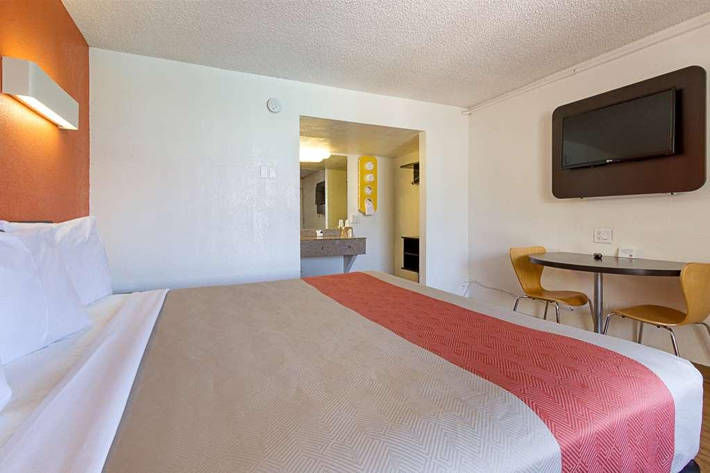 Motel 6 Glendale Az Oda fotoğraf